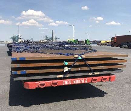 Plaatstaal offshore S420G2+M op een MAFI trailer voor export project 